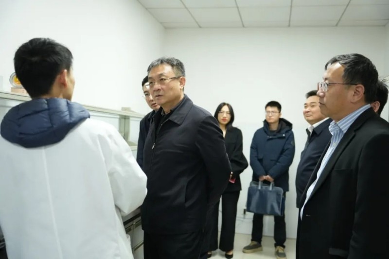 山東省供銷合作社聯(lián)合社黨組書記、理事會主任張傳忠一行蒞臨公司調研交流