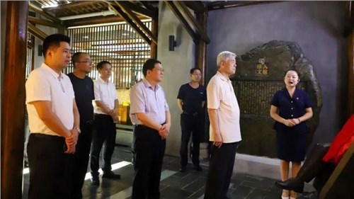 原國務(wù)院參事、國家制造強(qiáng)國建設(shè)戰(zhàn)略咨詢委員會委員張綱一行來集團(tuán)白沙溪茶廠考察調(diào)研