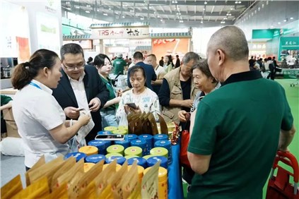 我與中部農(nóng)博會(huì)的24年 | 集團(tuán)公司副董事長(zhǎng)吳浩人：連續(xù)24年參加，進(jìn)行品牌展示與新品推廣