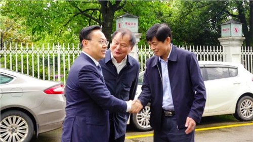 湖南師范大學(xué)校長劉仲華院士、副校長唐賢清一行蒞臨集團益陽茶廠調(diào)研指導(dǎo)